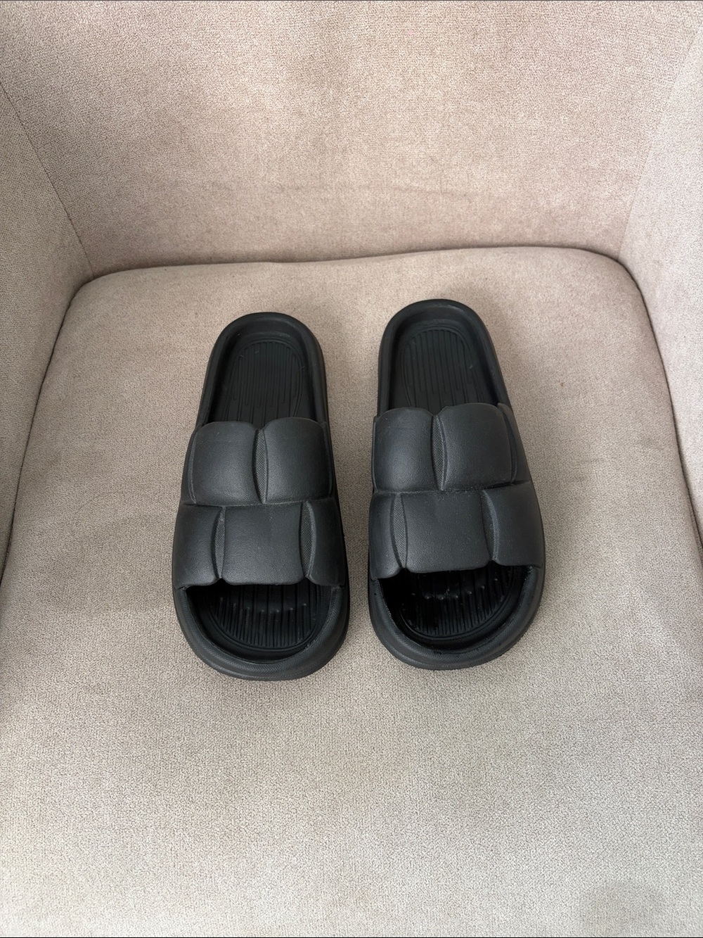 Black Padded  Slide